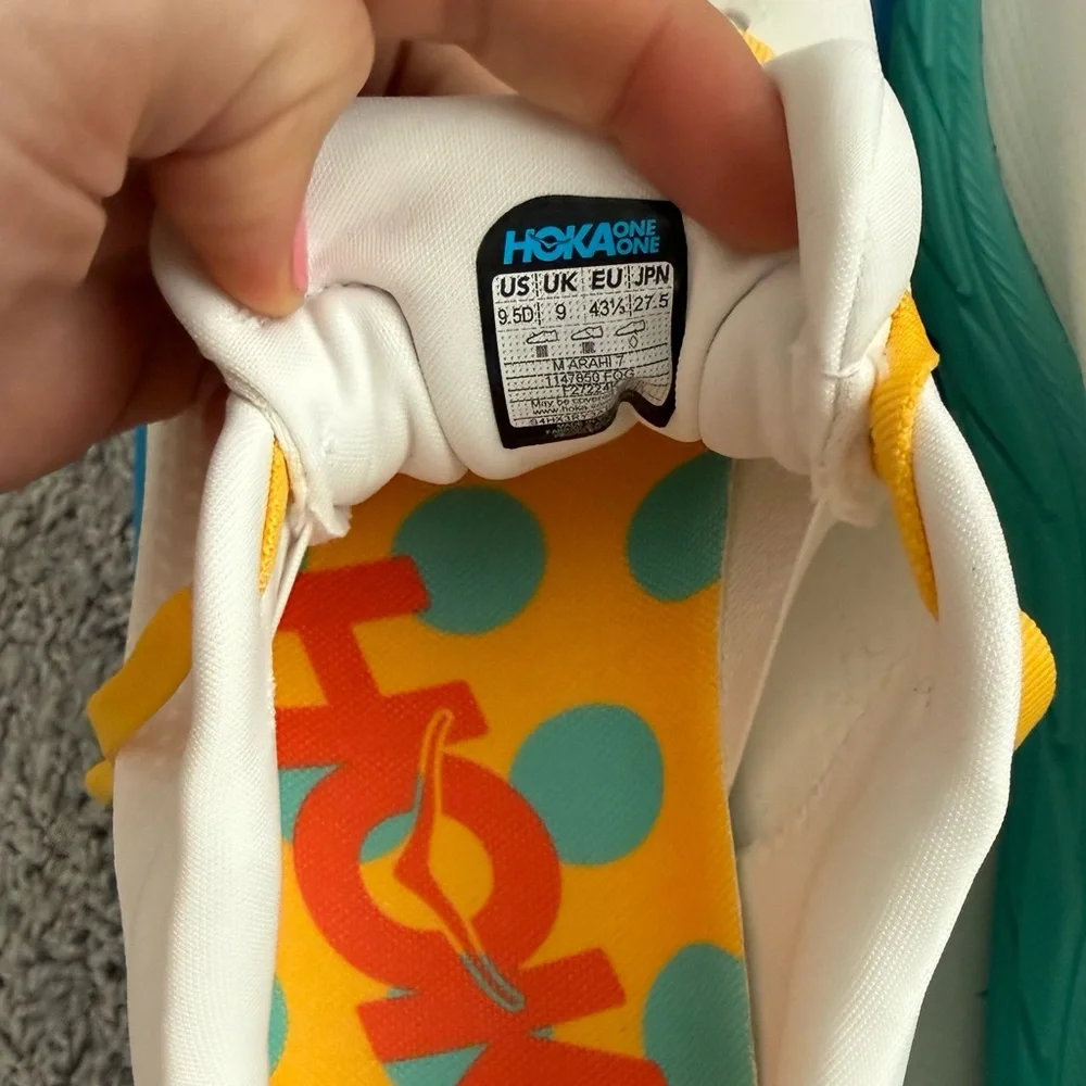 HOKA Arahi 7 - Men’s 9.5 D - white with bright accents, yellow insoles - Picture 8 of 10